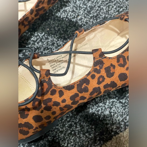 Cat & Jack Girls Leopard Print Flats Size 5 - Picture 2 of 4